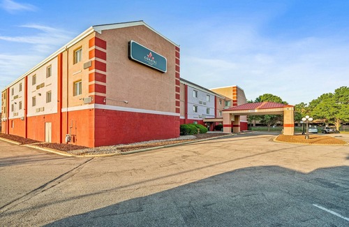 Wichita Hotel | Coratel Suites 1 King Suite Oversized with Sofa Non-Smoking