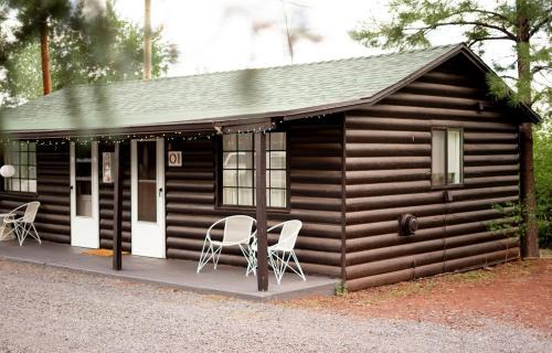 Pinetop Hotel | Corduroy Lodge