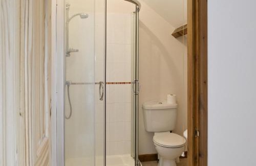 Potter Heigham House | Coriander - E4323