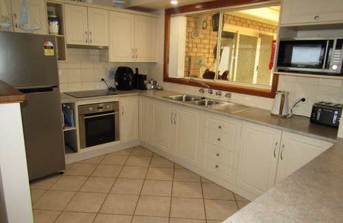 Dalrymple House | Corleighson @ Oyster on Point - 3 bedroom holiday home - Off peak special!