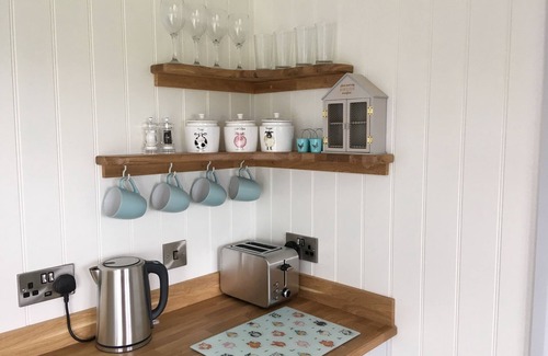 Bude Cabin | Cornakey Farm Luxury Shepherds Hut and Hot Tub