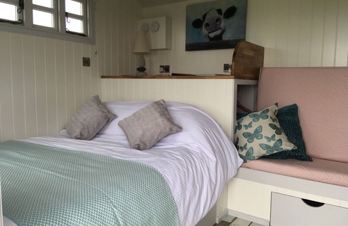 Bude Cabin | Cornakey Farm Luxury Shepherds Hut and Hot Tub