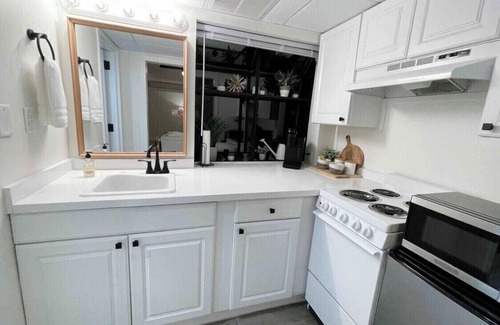 Airlie Condo | Corner condo at the doorstep of the intercostal waterway and local restaurants!