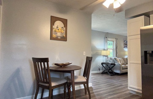 Westwood House | Corner Cottage 2 bedroom pets welcome and close to downtown