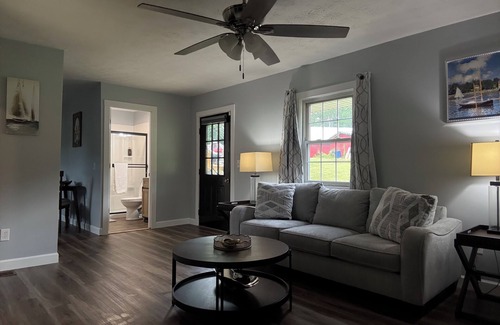 Westwood House | Corner Cottage 2 bedroom pets welcome and close to downtown