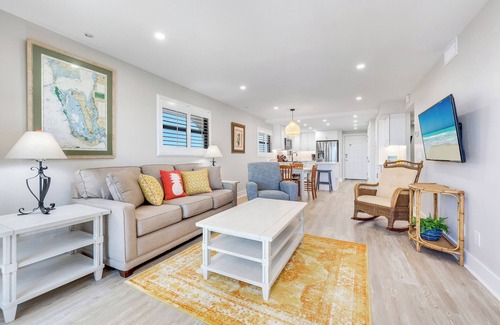 Sanibel Condo | Corner two-bedroom unit comes with a special golf privilege package.