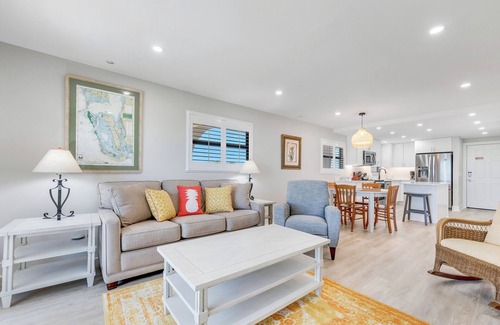 Sanibel Condo | Corner two-bedroom unit comes with a special golf privilege package.