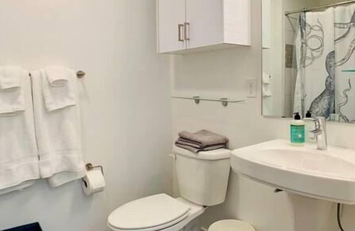 Roosevelt Apartment | Corner unit studio with natural light and premium amenities for a very comfortable quick stay.
