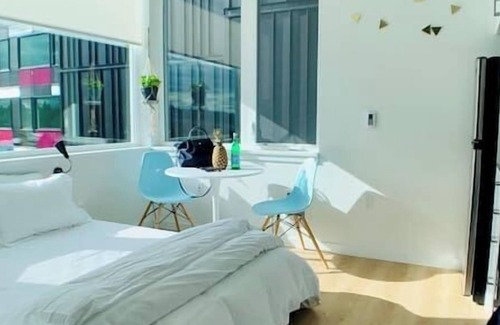Roosevelt Apartment | Corner unit studio with natural light and premium amenities for a very comfortable quick stay.