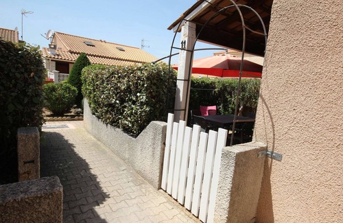 Portiragnes-Plage House | Corner villa located in a secured residence with pool, Airco, new renovated, 400m from the beach.