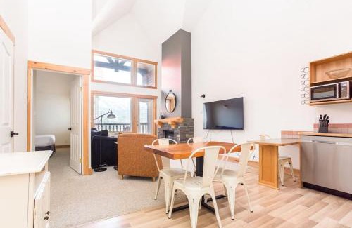East Kootenay Apartment | Cornerstone Lodge by StayIn