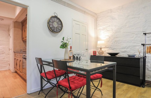 Borth-y-Gest Cottage | CORNHILL COURTYARD, pet friendly in Porthmadog
