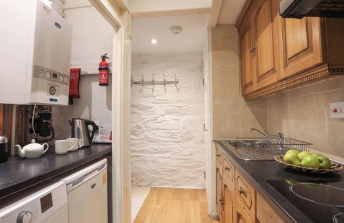 Borth-y-Gest Cottage | CORNHILL COURTYARD, pet friendly in Porthmadog