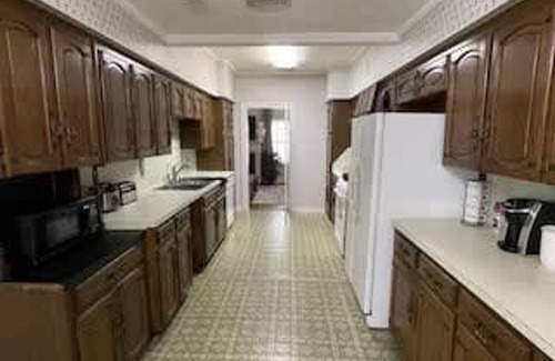 Downtown Apartment | Corporate Comfort Ideal Accommodation for Work Crews