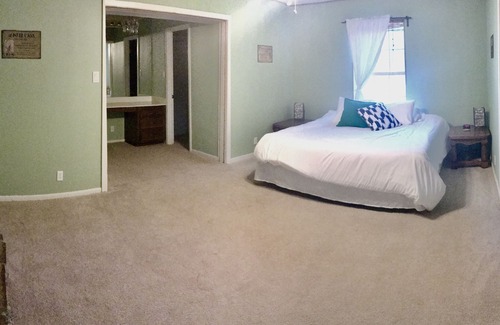 Matagorda Cabin | Corporate/Family/Large Group Fishing and Hunting Lodge near the beach!