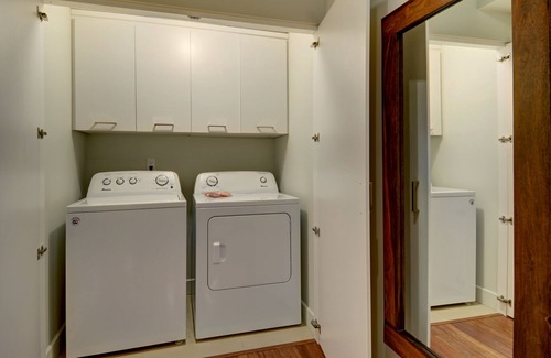 Cite-Universitaire Apartment | Corporate Stays | La Garde | Deluxe and Modern 1BR + Pool in Ste-Foy Quebec