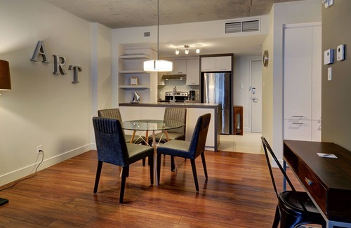Cite-Universitaire Apartment | Corporate Stays | La Garde | Deluxe and Modern 1BR + Pool in Ste-Foy Quebec
