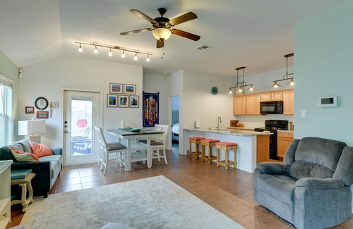 Flour Bluff House | Corpus Christi Home w/Patio < 10 Mi to Beach