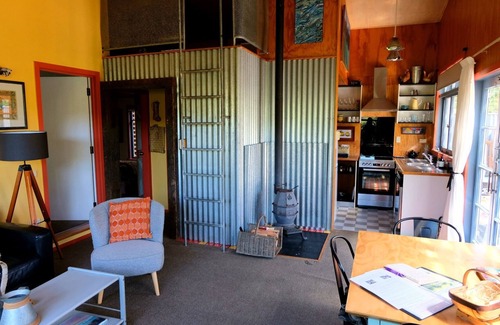 Upper Moutere Cottage | Corru Gate: Rural-Chic 3-bedroom Cottage on 7 acre farmlet near Mapua