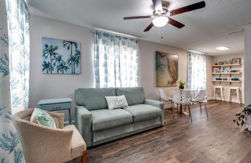 Bradenton Apartment | Cortez Gardens Cottage 11, Renovated, Close to Beach, 3-Bed, 2 Bath 10 people