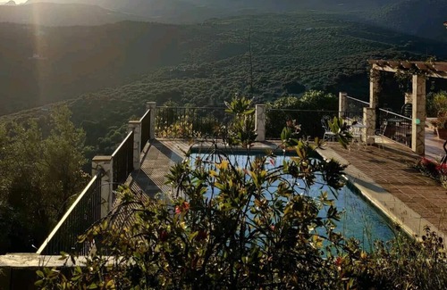 Riogordo Bed & Breakfast | Cortijo Sylvestre, Your place to relax and explore