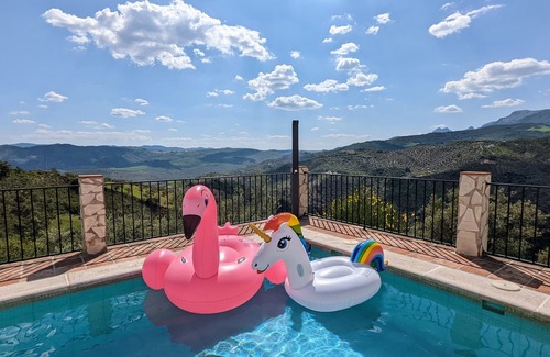 Riogordo Bed & Breakfast | Cortijo Sylvestre, Your place to relax and explore