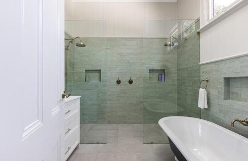 Leura House | Coryong - A grand residence, 500m from Leura mall