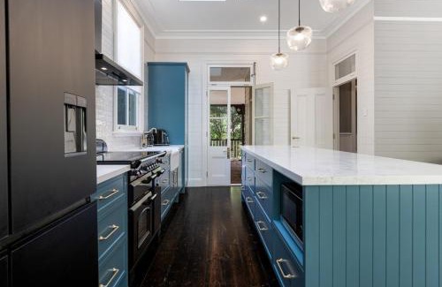 Leura House | Coryong - A grand residence, 500m from Leura mall