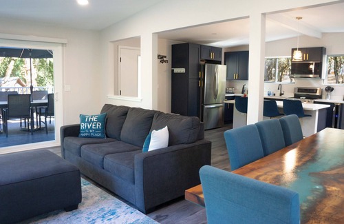 Hacienda House | Cosmo Retreat~Where Style Meets the Redwoods w/BocceBall/HotTub/Pup/WiFi/AC