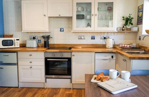 Totnes Apartment | Cosmopolitan Totnes - A Charming Couple’s Retreat