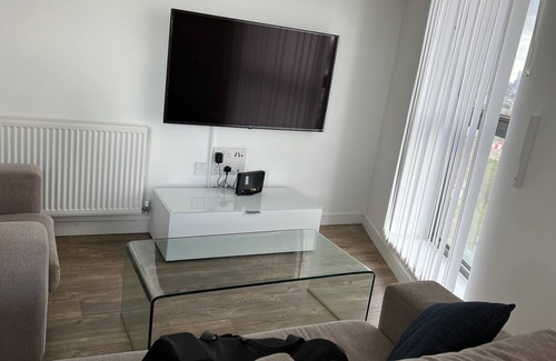 Royal Docks Apartment | Cossy 1 Bed Apartment in London
