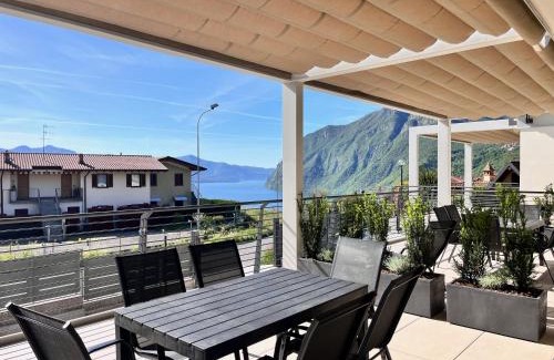 Zorzino Apartment | Costa Blu-Pool and Terrace overlooking the lake