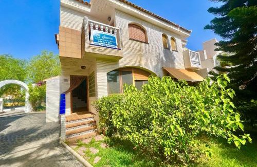 Los Arenales del Sol Apartment | Costa Hispania House by Gloove