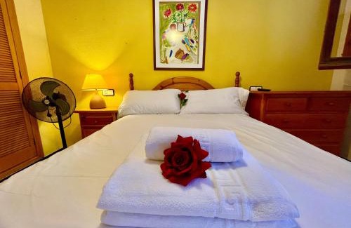 Los Arenales del Sol Apartment | Costa Hispania House by Gloove