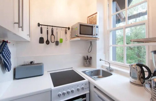 West End Apartment | Cosy 1-bed apartment in Dean Village - the most picturesque area of Edinburgh 🌳