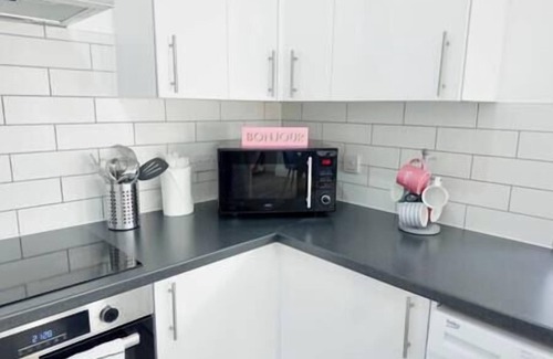 Tokyngton Apartment | Cosy 1-Bed Flat 30min to Central London & Parking