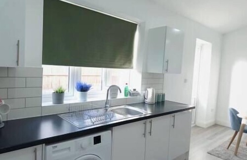 Tokyngton Apartment | Cosy 1-Bed Flat 30min to Central London & Parking