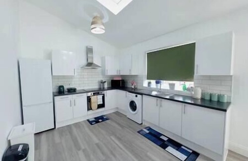 Tokyngton Apartment | Cosy 1-Bed Flat 30min to Central London & Parking