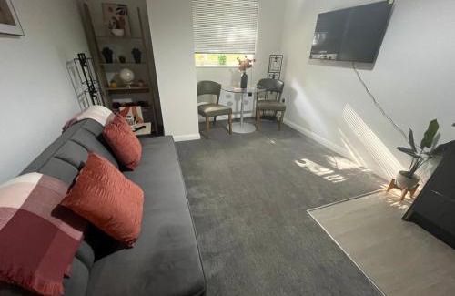 Swindon Apartment | Cosy 1 Bedroom Flat Sleeps 2 Free Wi-Fi