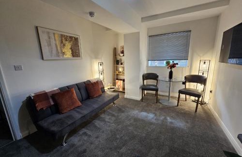 Swindon Apartment | Cosy 1 Bedroom Flat Sleeps 2 Free Wi-Fi