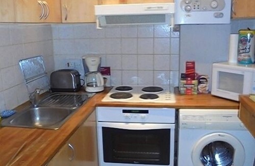 Kensington Apartment | Cosy 1-bedroom Kensington flat, well located for transport & tourist attractions
