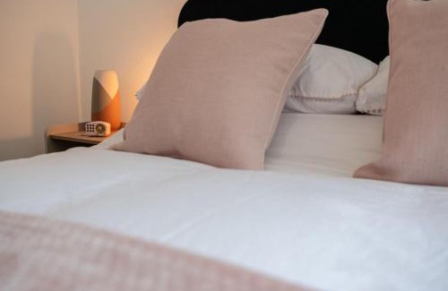 Malvern Apartment | Cosy 1BD in Malvern With Stunning Views!