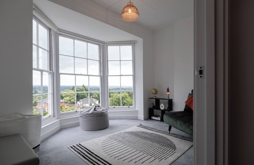 Malvern House | Cosy 1BD in Malvern With Stunning Views