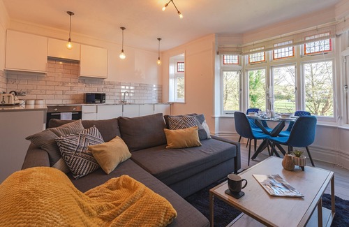 Royal Tunbridge Wells Apartment | Cosy 2 Bed Flat close to City Centre