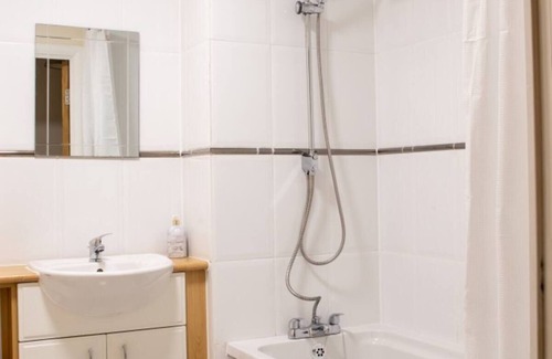 Basingstoke Apartment | Cosy 2 bed flat near train station Basingstoke!