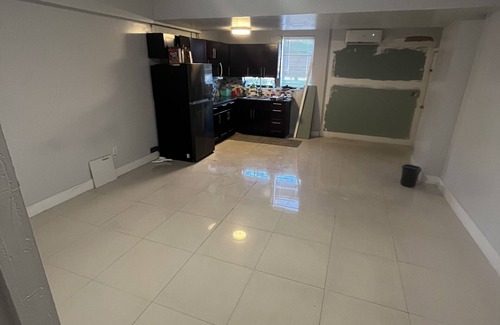 Seybold Apartment | Cosy 2 Bedroom Apartment Close To The Airport p