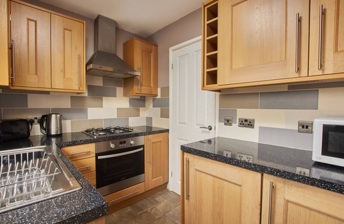 Seaton Delaval Apartment | Cosy 2 bedroom flat, with parking & garden