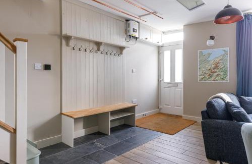 Tanygrisiau House | Cosy, 2-bedroom Snowdonia cottage mountain retreat