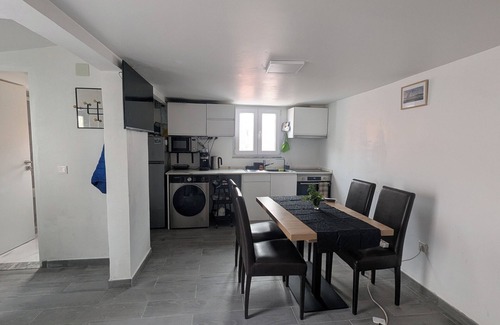 Estoril Villa | Cosy 2-bedroom villa with patio and barbecue