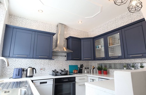 Swinton House | Cosy 2 Bedrooms House, Convenient Location, Free Parking, Fully Equipped.